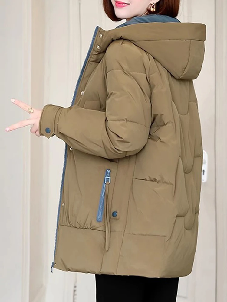 

Новая хлопковая куртка средней длины с капюшоном, дизайн в стиле колор-блок, теплая, модная, для повседневной носки, в корейском стиле, свободного кроя, 2026 год