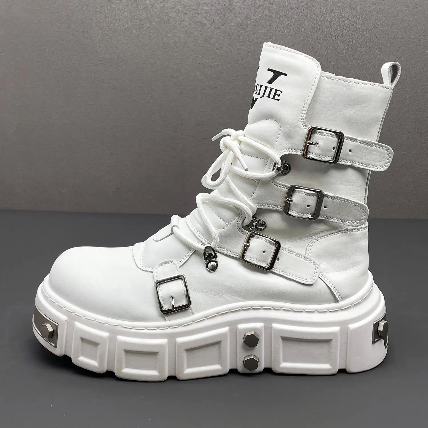 

Новые стильные модные мужские ботинки в стиле панк с заклепками, мотоциклетные ботинки, белые, черные модные уличные ботинки, удобная повседневная обувь