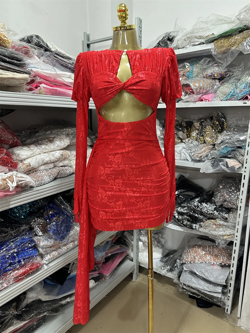 Weiße Kleider für Frauen, edle lange Handschuhe, Spitzenärmel, ausgeschnitten, figurbetont, Mini-Promi-Abend-Club-Partykleider von hoher Qualität