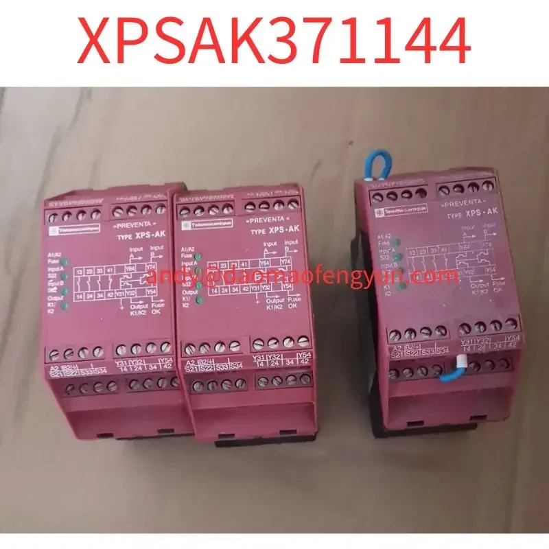 

Brand New Safety relay XPSAK371144