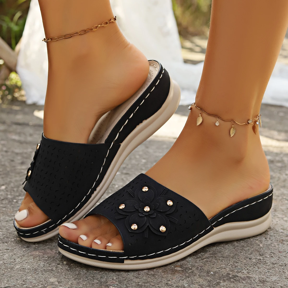 Sandal wanita, sandal pantai Wedges bunga kasual nyaman mode luar ruangan