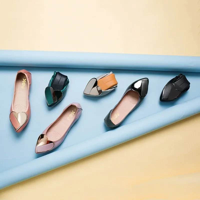 Luxury Shoes Women Flats Casual Boat Shoes Fashion Loafers Metal Decoration Pointed Low-cut Slip-on Ladies Shoes Plus Size Woman