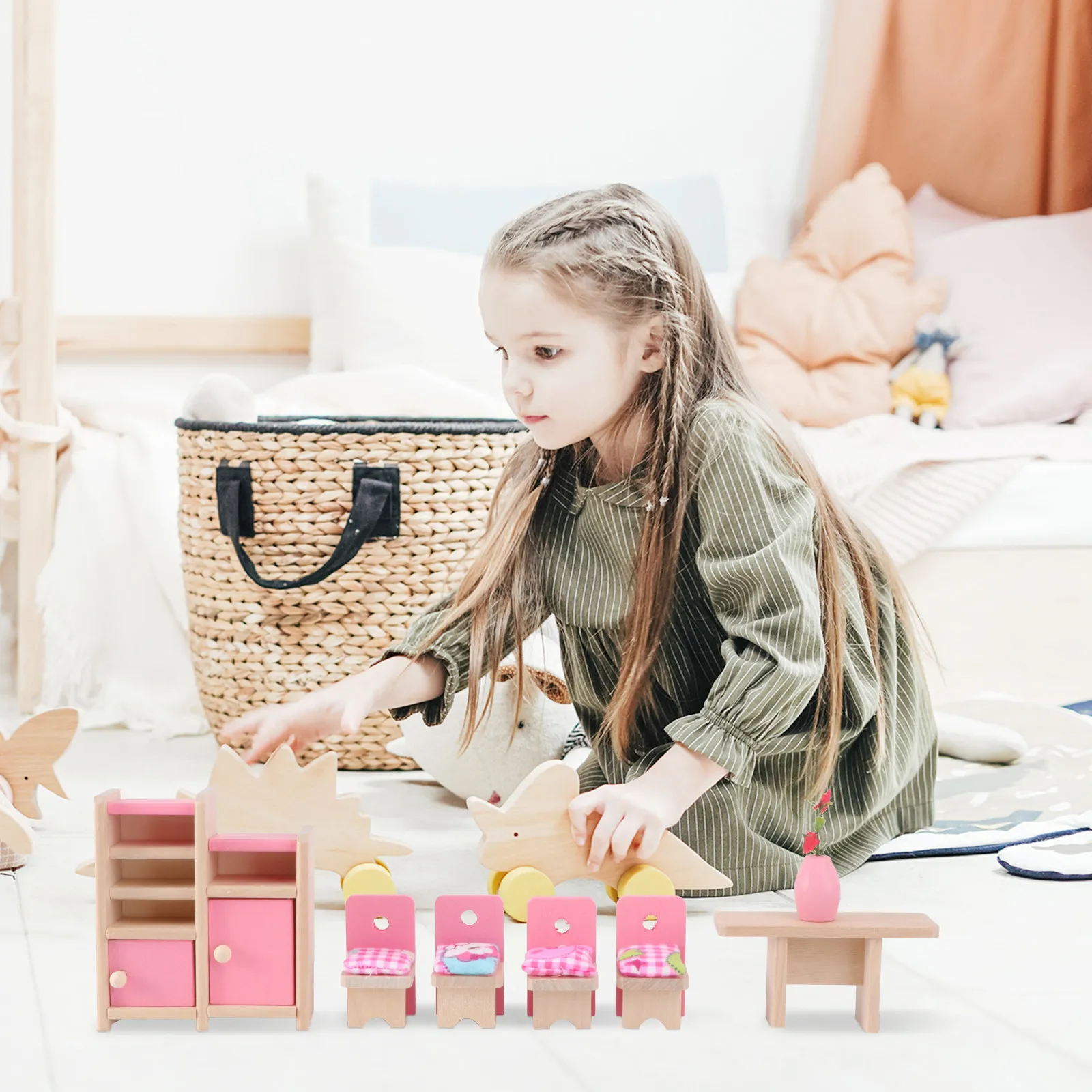 

Миниатюрный деревянный обеденный гарнитур для дома: стол, 4 стула, витрина с открывающимися дверцами, ваза для цветов, яркий милый дизайн, легко собирается