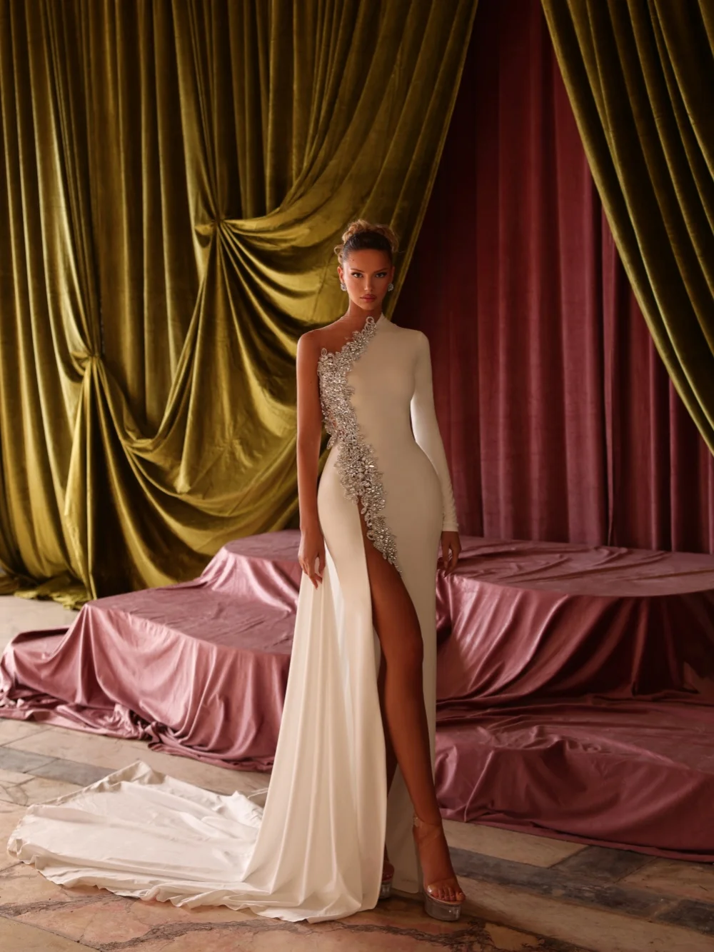 Silver Luxury Crystal Wedding Dress Modern One Shoulder Satin Long Bridal Gown Customized Elegant High Slit Dresses For Bride