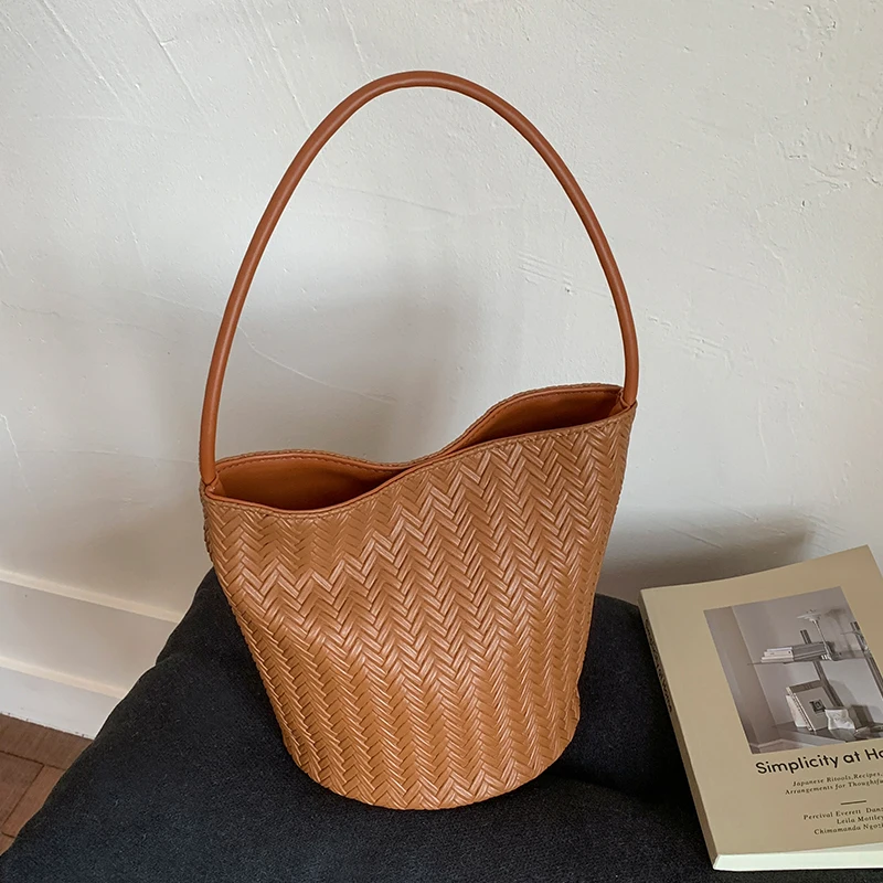 

2025 New Summer Beach Bag For Women Retro Rattan Handamde Woven Handbag Underarm Bag Bohemian Straw Bucket Shopping Tote Bag