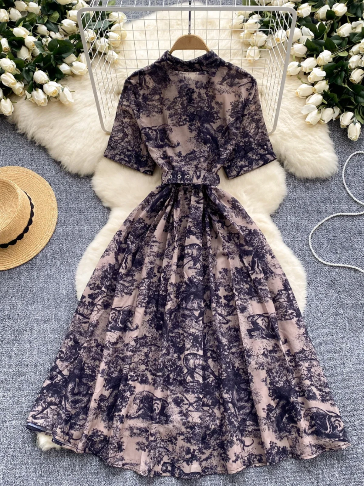 เดรสลายดอกไม้สไตล์เรโทรสำหรับผู้หญิง ฤดูร้อน คอปก ช่วงเอวเข้ารูป ดีไซน์โรแมนติก กระโปรงยาวทรงเอ