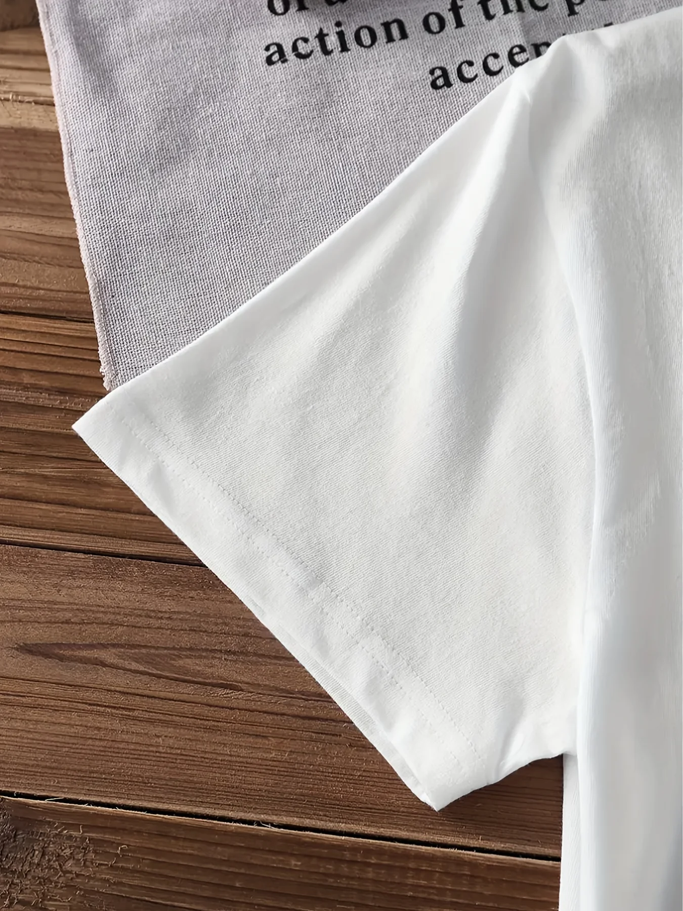 Camiseta feminina com estampa de rosto de gato preto – top casual com gola redonda e manga curta com blush em pó, roupa casual diária