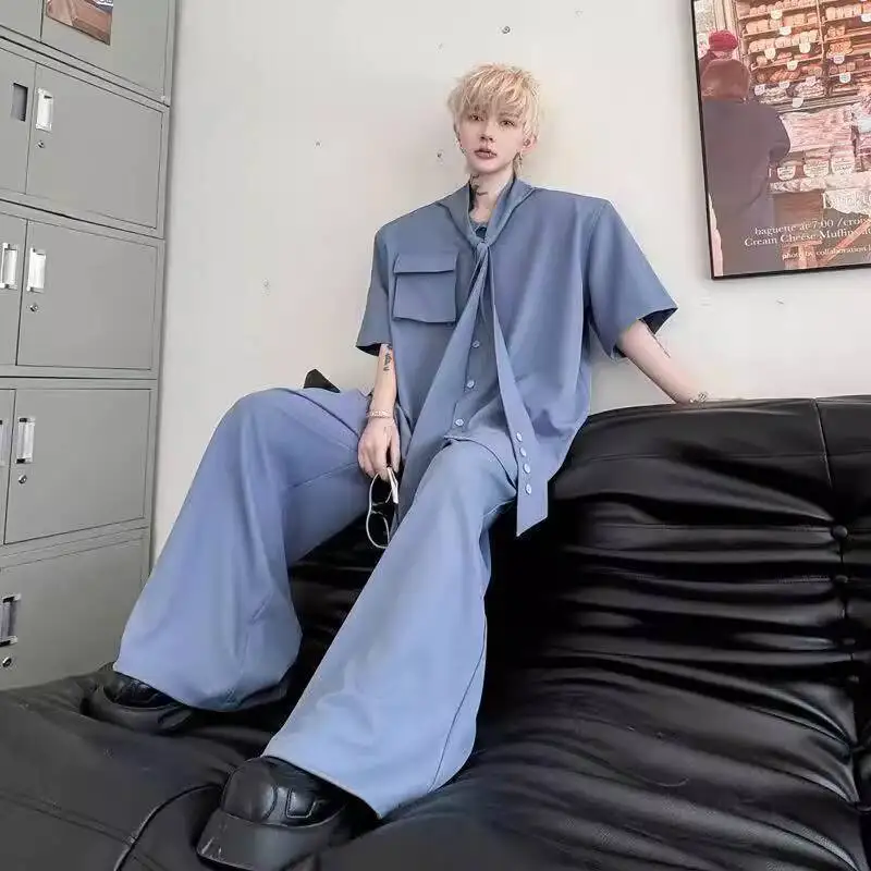 

Летний комплект рубашки с короткими рукавами, украшенный галстуком, для мужчин, дизайнерские широкие брюки с драпированным эффектом, модные брюки из двух предметов, синий, черный