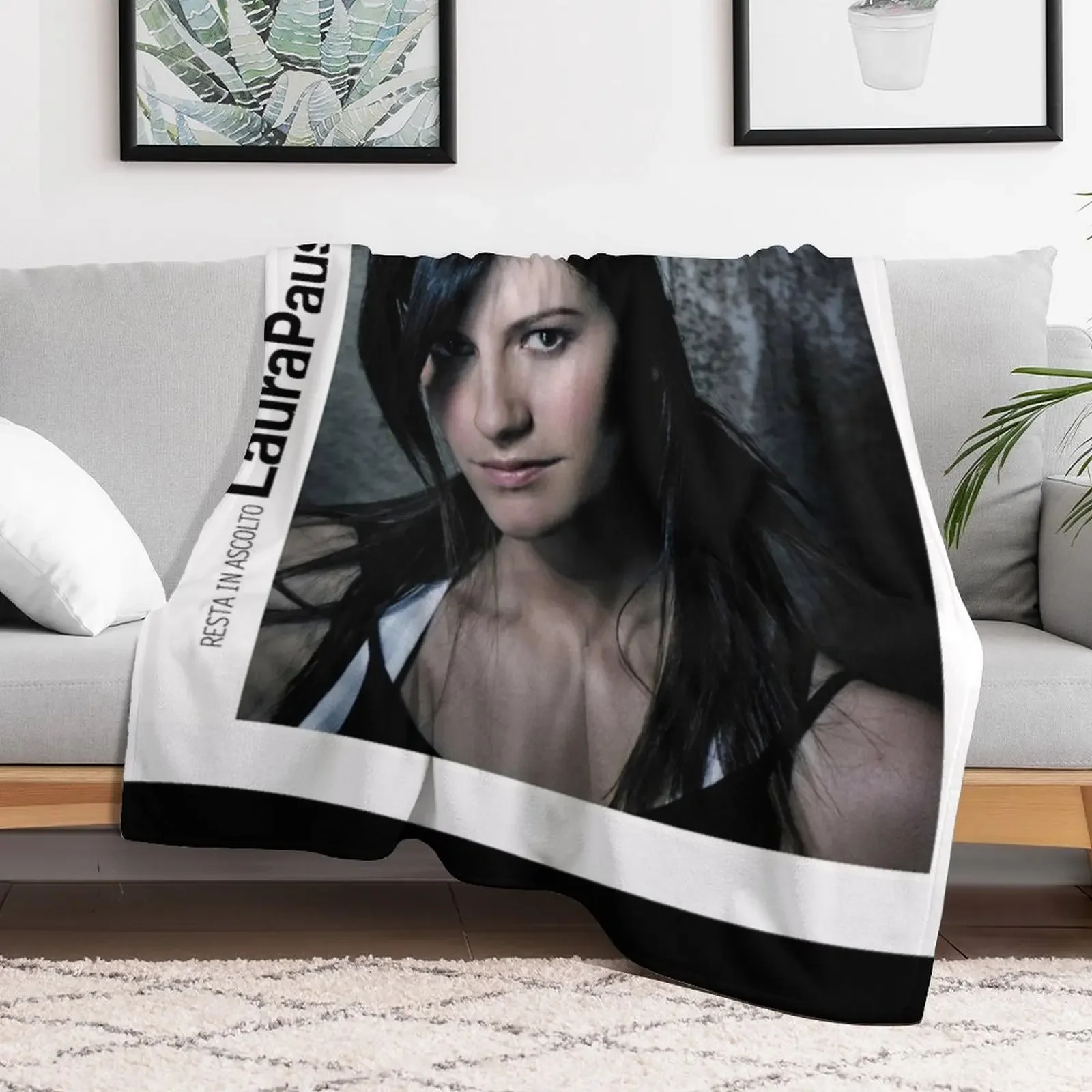 Laura Pausini resta in ascolto Throw Blanket Decorative Sofas Luxury Blankets