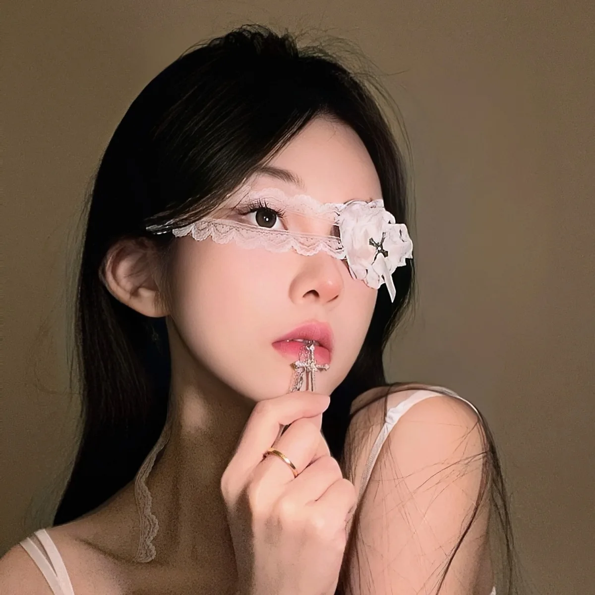 Benda sull'occhio in pizzo bianco nero per ragazze Cosplay Steampunk Cross Eyewear Accessori Lolita gotici