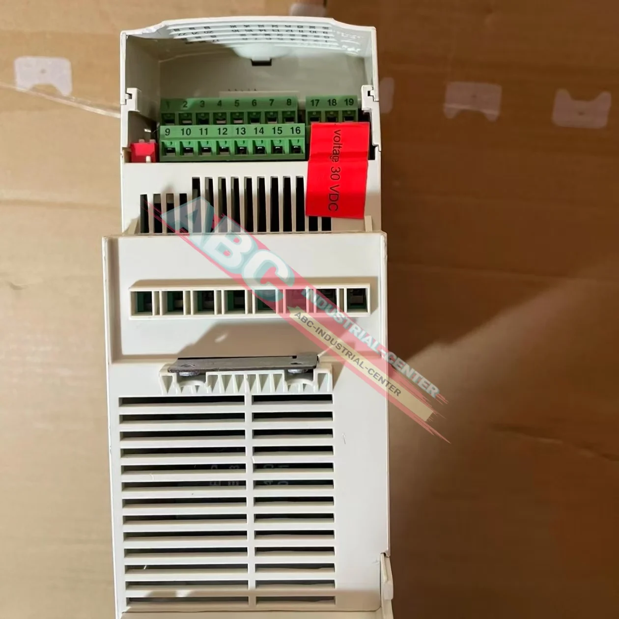 Novo ACS355-03E-03A5-2 ACS355-03E-04A1-4 VFD