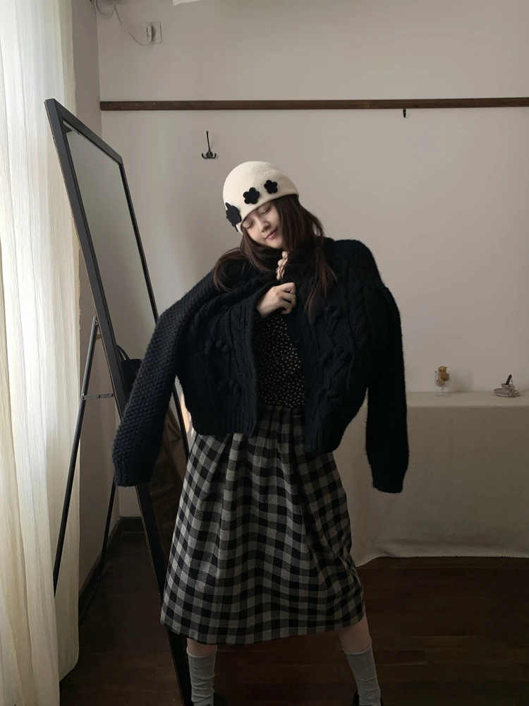 

High Quali Handmade Knitted 00% Wool Sweater Coat Classic Bla 3D Structure Vintage Twist High Warmth Autumn Winter Women...