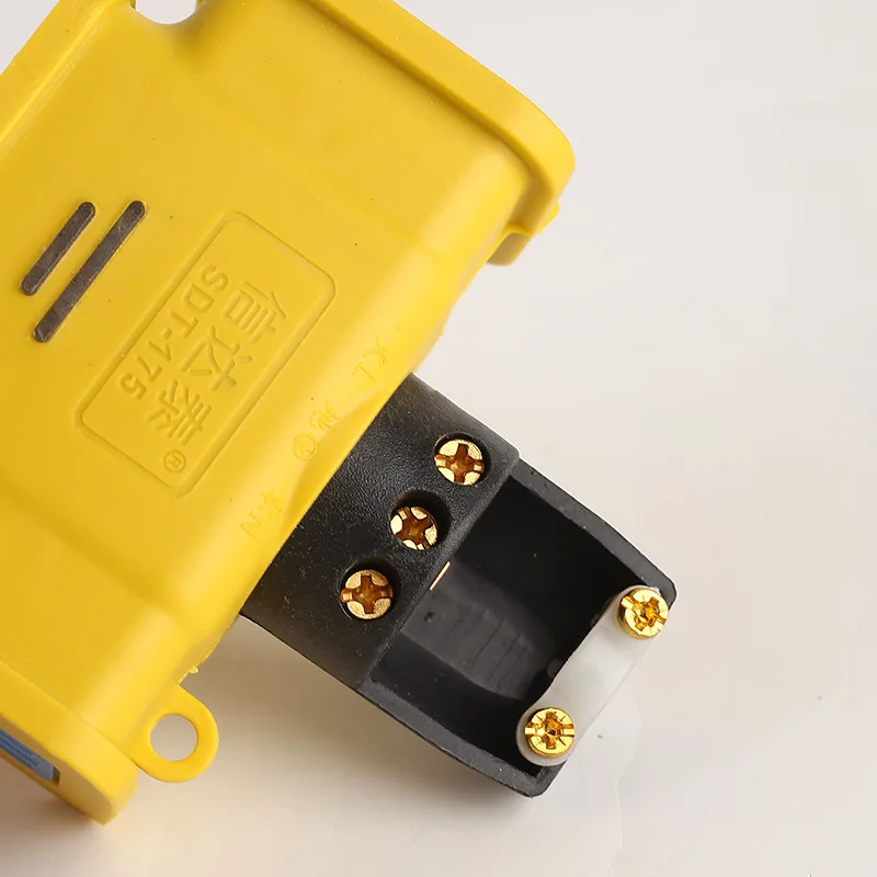 Enchufe de arrastre de tierra cubierto de goma amarilla con interruptor, enchufe múltiple para placa eléctrica, enchufe de fila, Cable de seguridad incluido