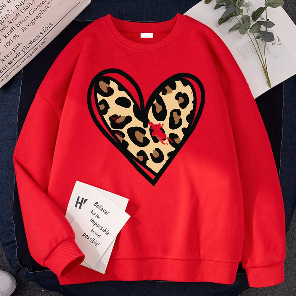 Winter Harajuku Woman Sweatshirt Incomplete Leopard Print Heart Printing Hoody Warm Crewneck Pullover Comfortable Fleece Tops