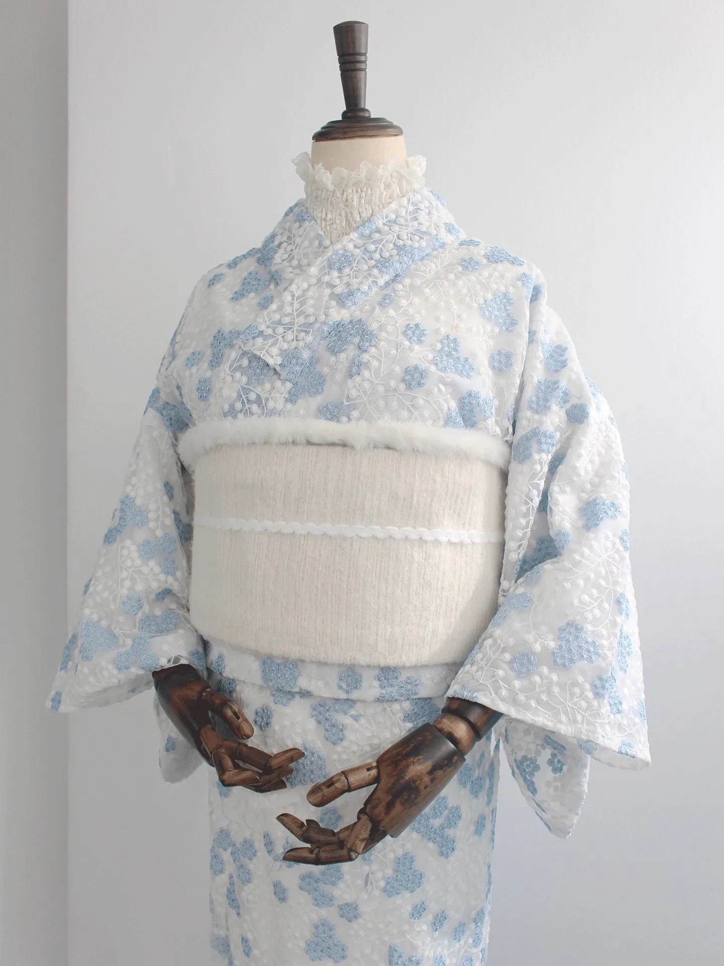 Women's Japan Style Two-Piece Set Kimono Blue and White Color Yukata with Silver Embroidery Snowscape Photo Shoot Dress Cosplay