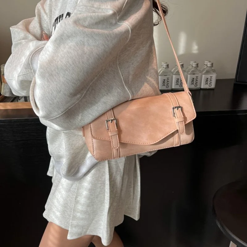 

Женская кожаная сумка-ведро на шнурке Artisan с замысловатыми деталями ручной работы