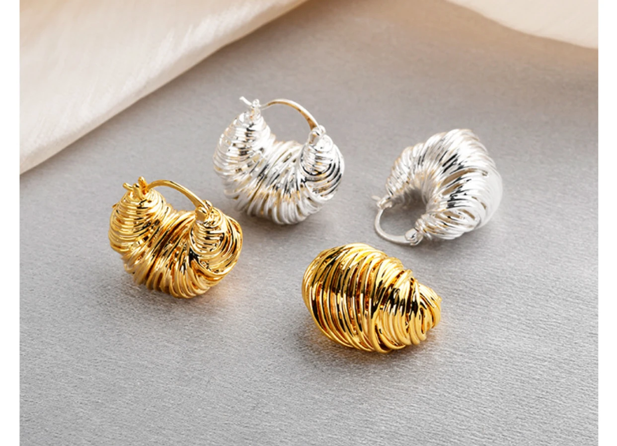 Hot-selling personalized twisted wire ear clips for Europe and America, luxurious design, high-end feeling, simple and versatile