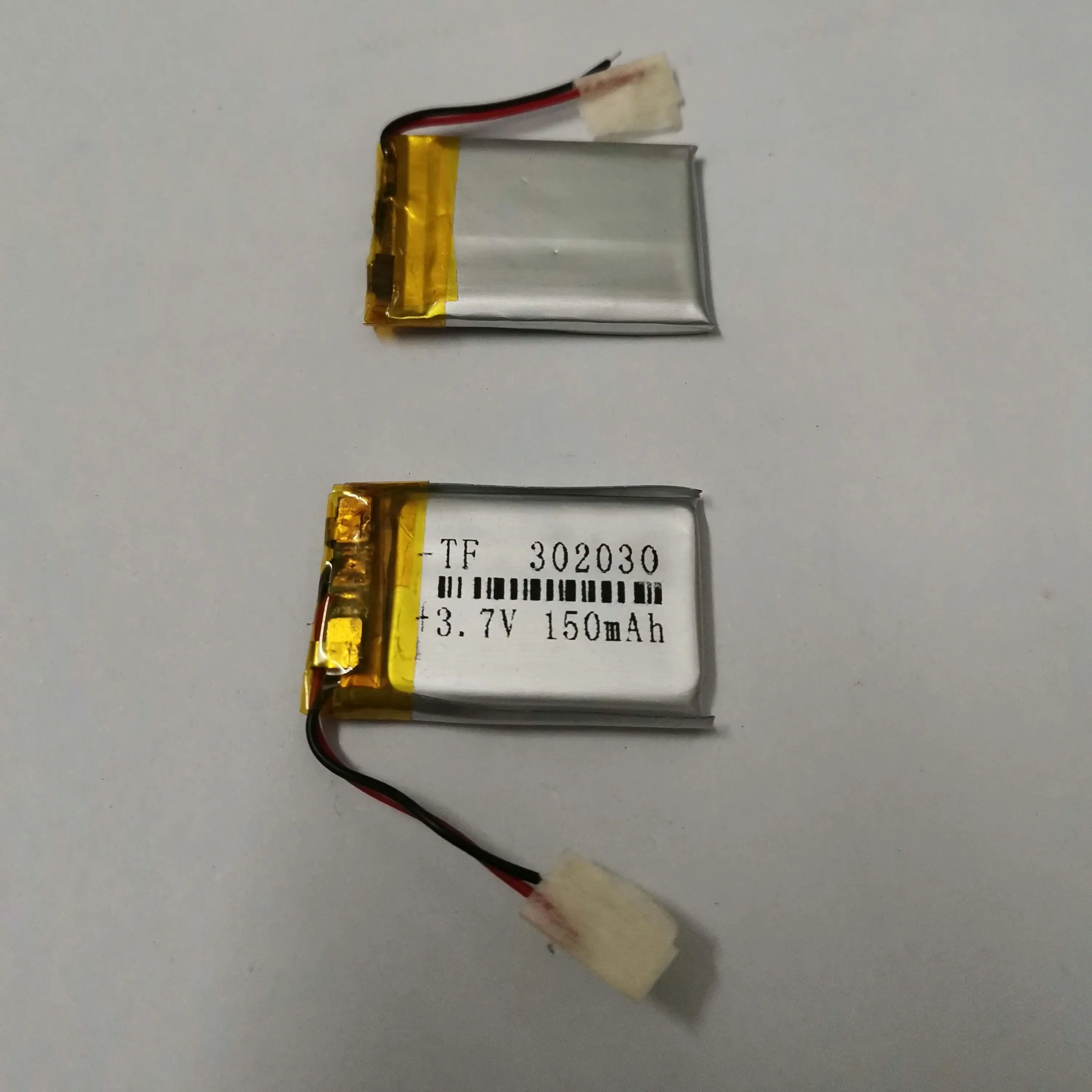 3.7V 2 wires 302030  032030 lithium battery with protection board , used for bluetooth MP4 1pcs/lot