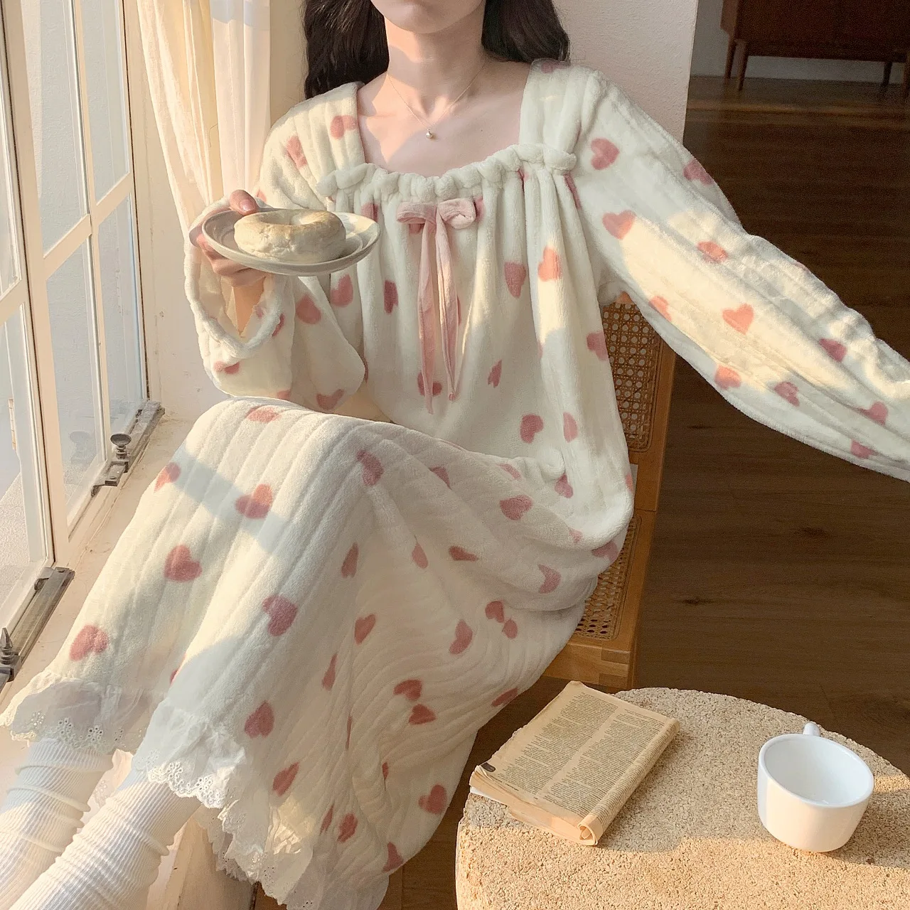 

NEW Women's Winter Thick Velvet Nightgown Long Sleeve Lace Sleepwear College Style Home Furnishings Women's Sleeping Skirt