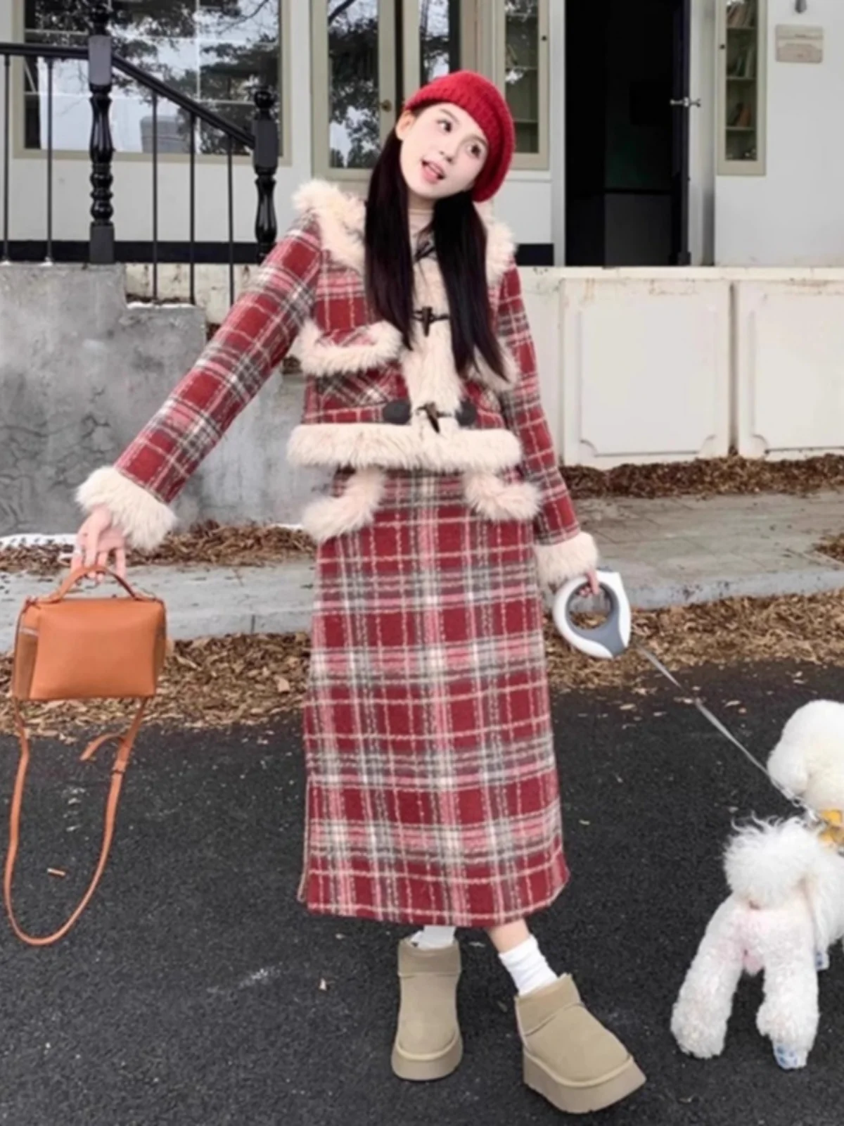 Set Faion da donna invernale Jaet in cotone scozzese rosso e gonna abbinata in pelliccia patchwork Capispalla in due pezzi