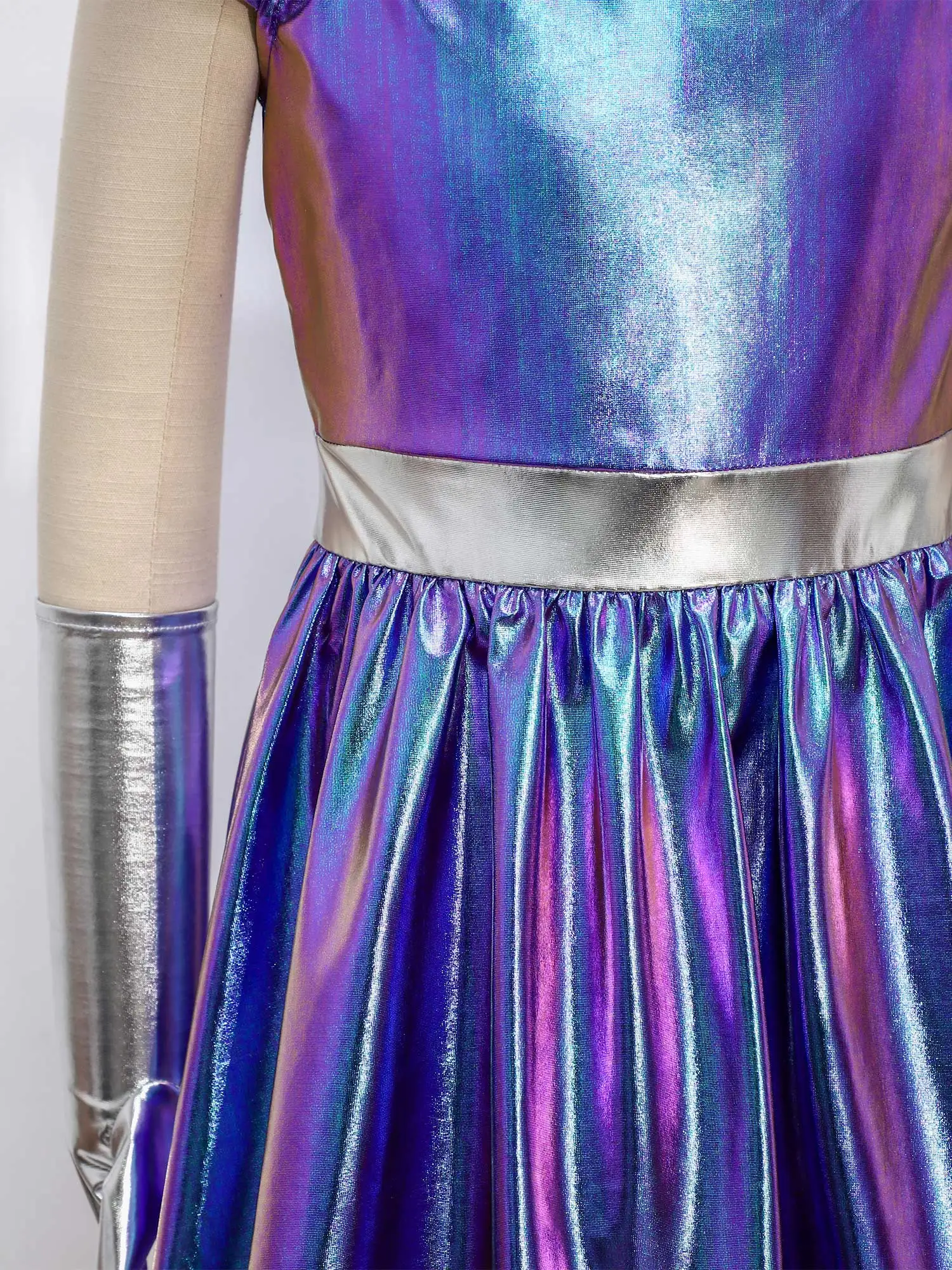 Vestido espacial brillante para niñas con guantes - usage example