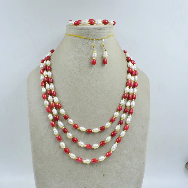 Superb design. charming. 3 rows of natural pearls, coral necklaces, bracelets and earrings. Perfect necklace set