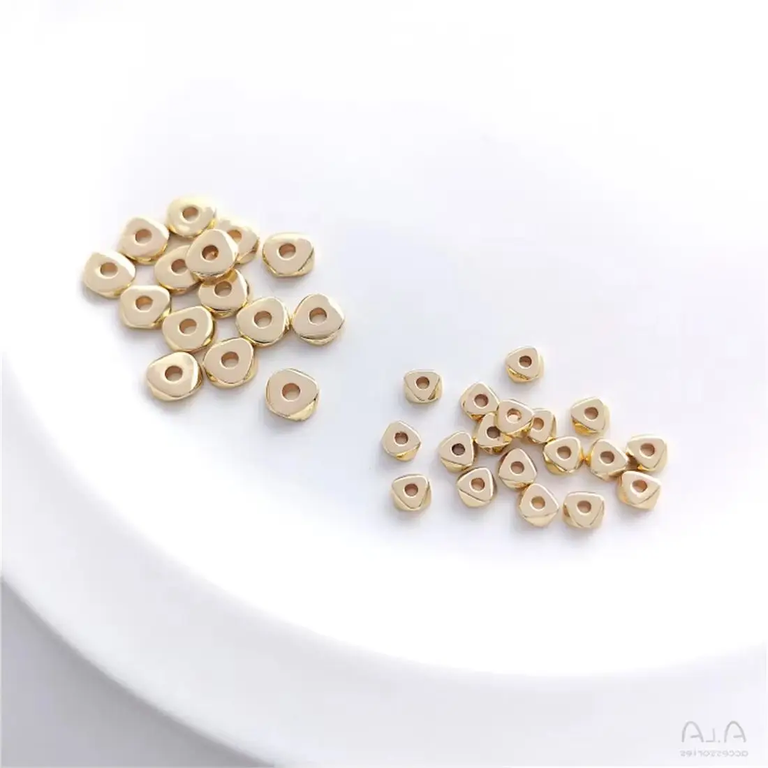 

Small Triangle Bead for DIY Pearl Bracelet and Necklace, 14K Gold Wrapped, Jewelry Accessories, Loose, New, Small, C310