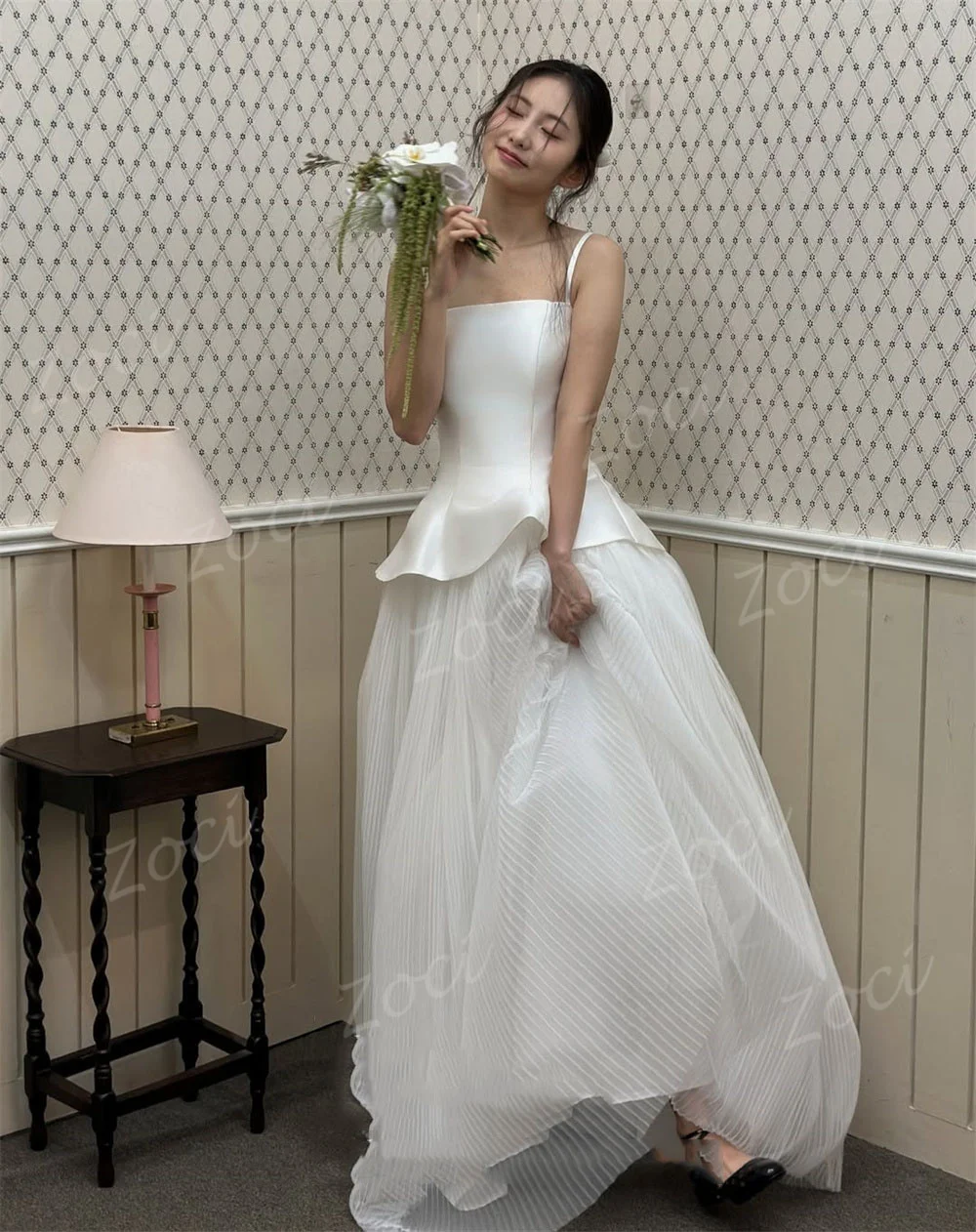 Zoci Abiti da sposa coreani in raso semplice senza spalline Pieghe personalizzate Tulle A Line Abito da sposa Foto Shoot Abito da sposa drappeggiato