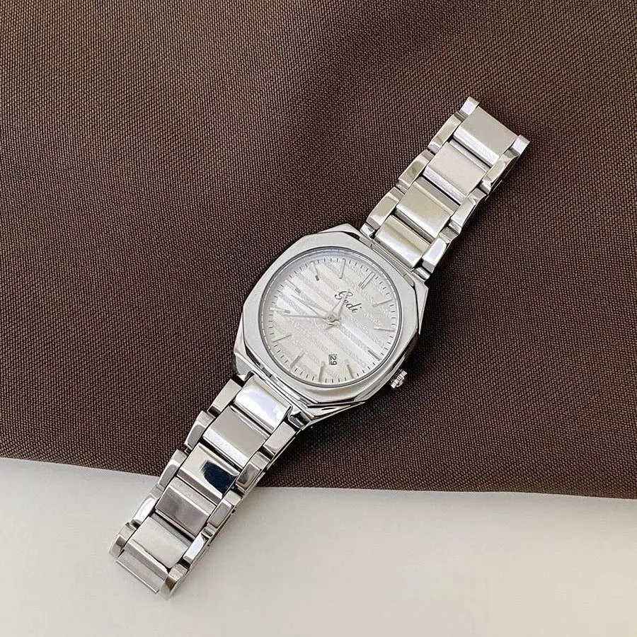 New Striped Round Watch For WomenElegant And SophisticatedWith A Versatile Stainless Steel StrapA Fashionable Quartz Wristwatch.