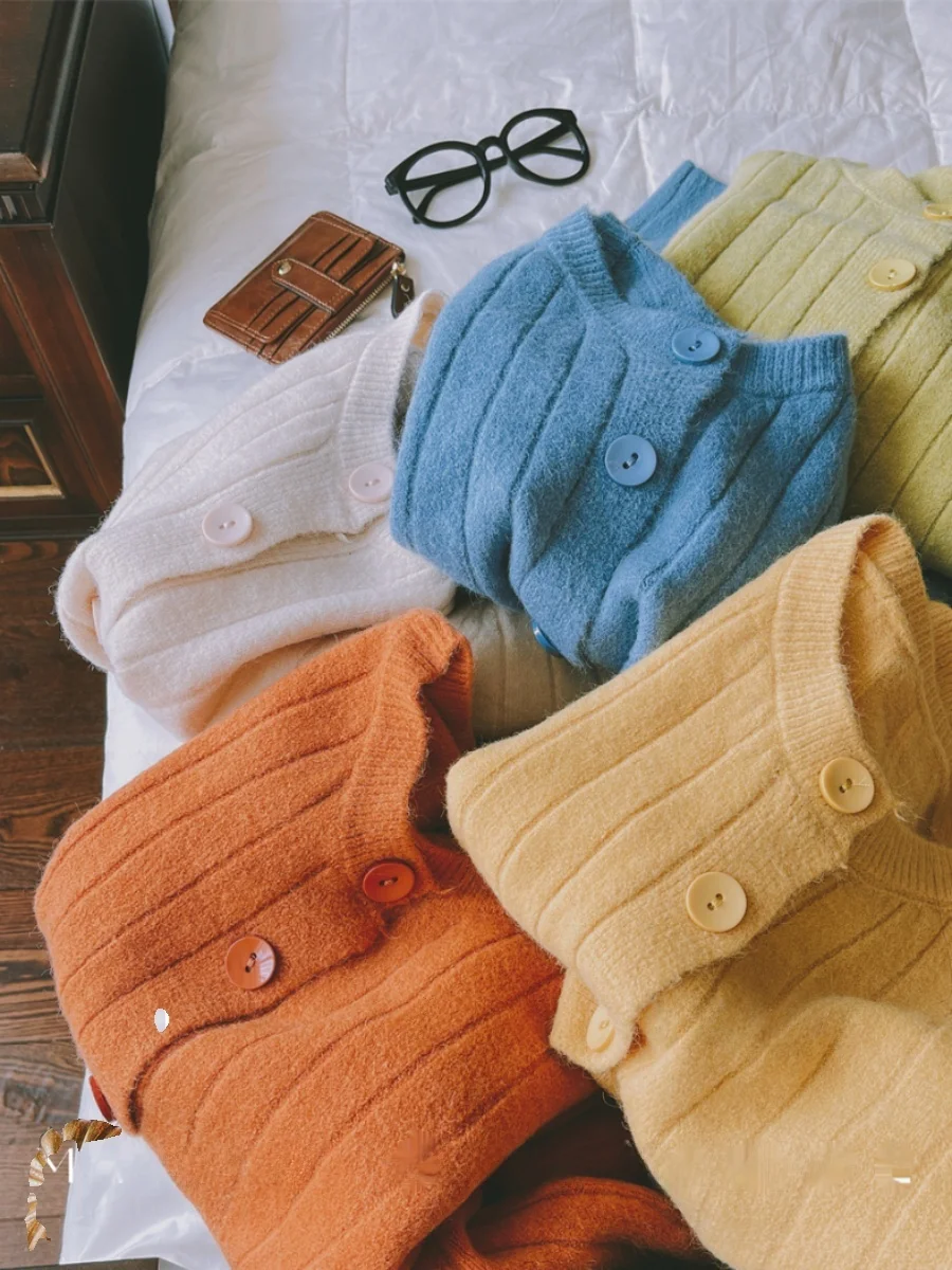 

Свободный вязаный свитер, пальто с несколькими пуговицами, круглый дизайн Ne с маленькой волной, повседневная верхняя одежда для поездок на работу Sle Fem