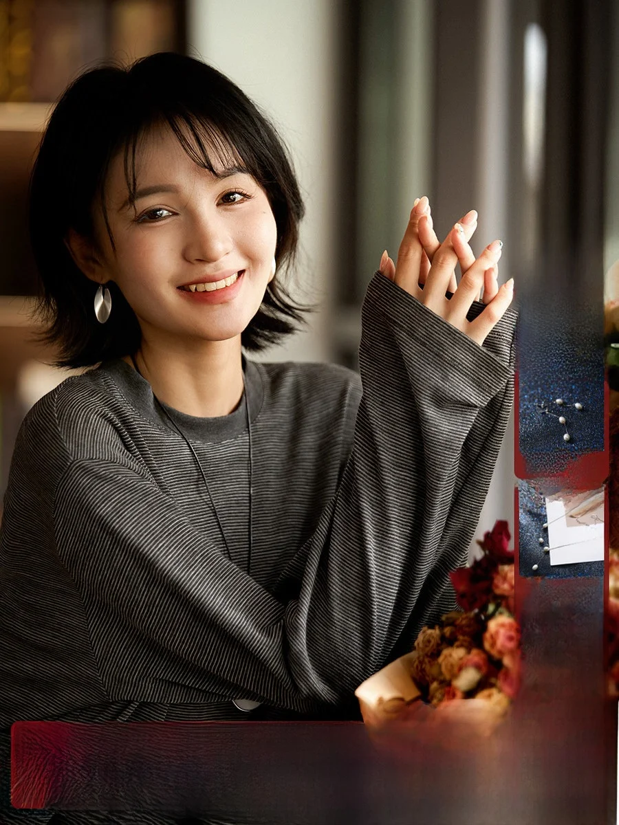 

Soft Pure Woolen T-irt Classic Retro ey White Stripes Skin-friendly Warm Comfortable for Women Autumn Winter Straight Cut