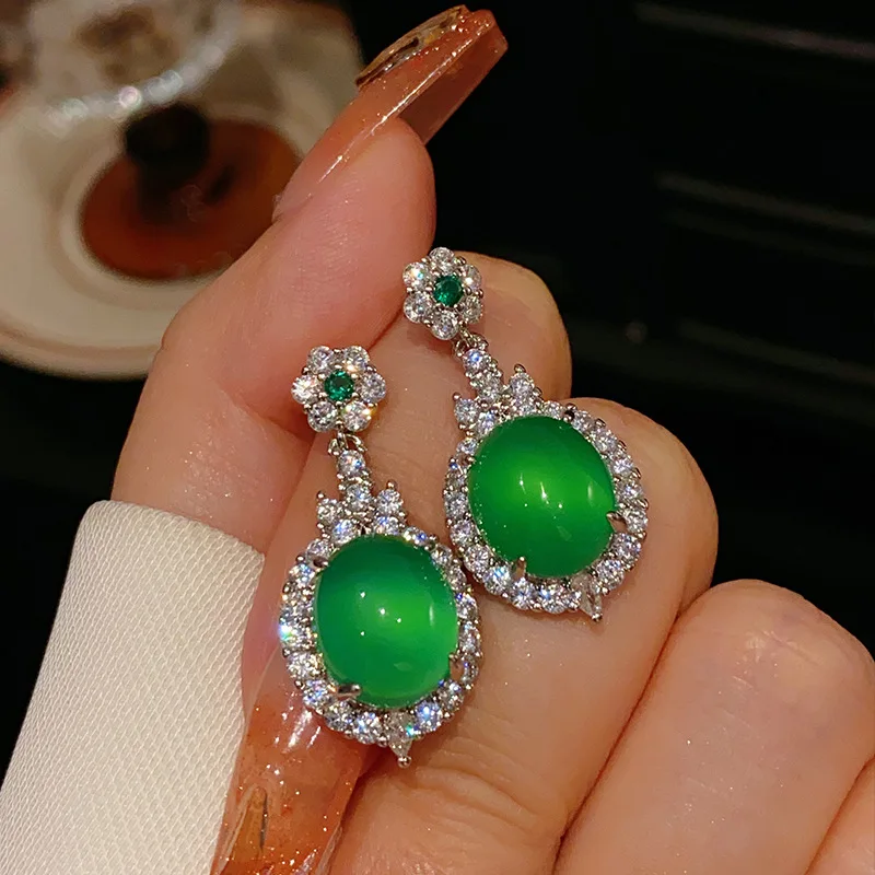 

New Chinese-style luxury fashion retro green zircon elegant pendant unique exquisite earrings