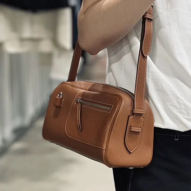 

Unisex Top-Grain Leather Boston Bag Large Capacity Casual Messenger Bag Versatile Commute Shoulder Crossbody Bag for Daily Work