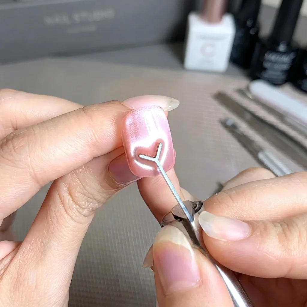 Multifunctional Cat Eye Magnet 2025 Viral Y-shape Heart Folded Ear Rabbit Nail Art Manicure Supply