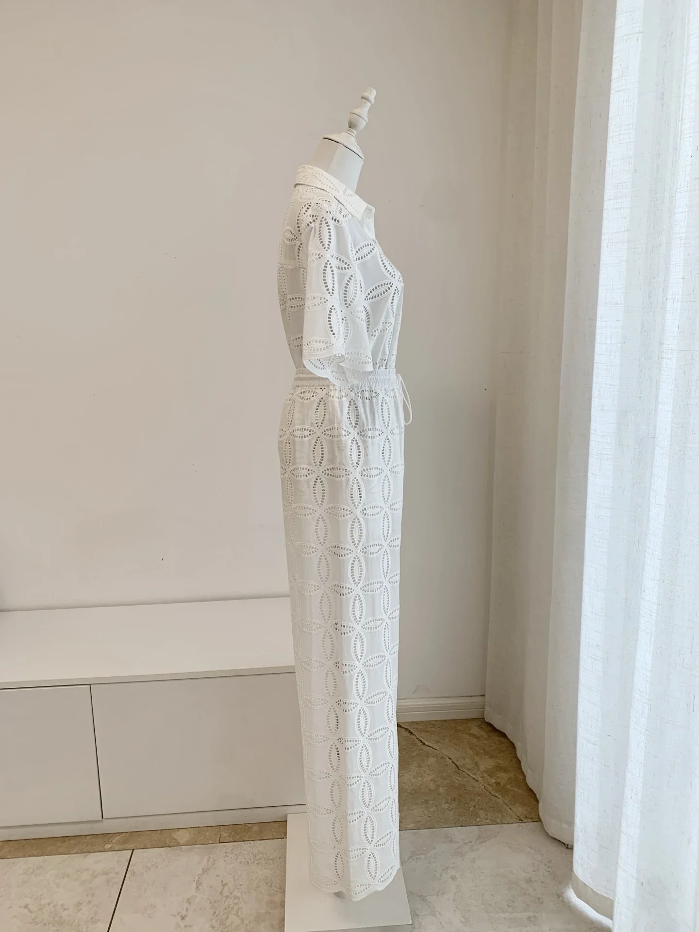 

Chinese Heavy Industry Hollow Embroidery Cotton and Hemp Set