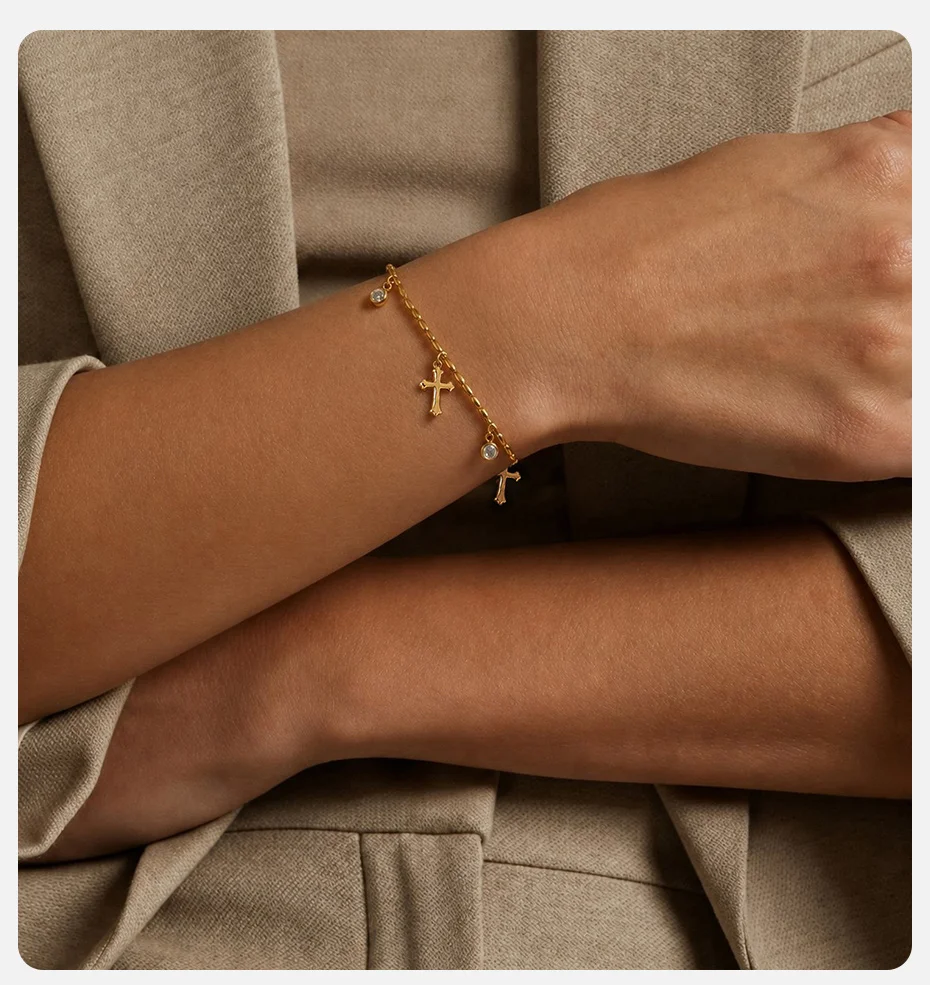 Vnox Schickes Zirkonia-Kreuz-Charm-Armband für Frauen, Edelstahl, vergoldet, mit olivfarbenen Perlen, religiöser Gebetsschmuck. – Detail 2