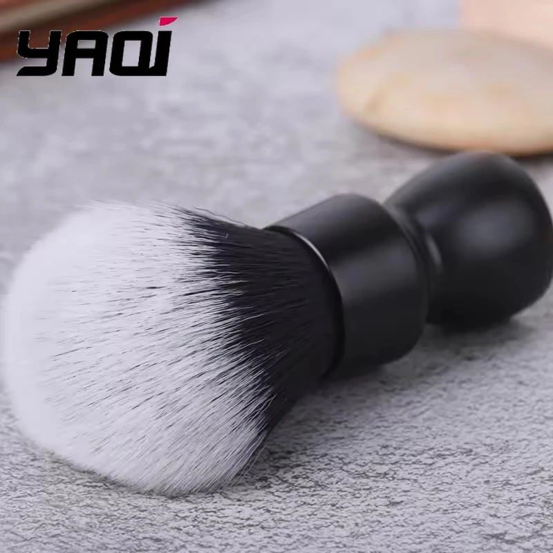 فرشاة حلاقة بعقدة شعر صناعية بمقبض معدني ثقيل باللون الأسود من YAQI RTS للرجال للحلاقة الرطبة