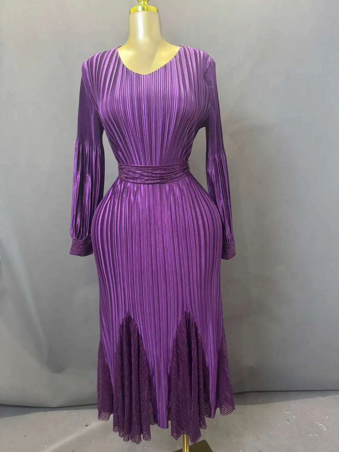 Elegantes Maxikleid mit langen Ärmeln, Plissee, Pailletten-Gürtel und Patchwork-Saum für Hochzeitsgäste, Damen, Übergröße – Detail 7
