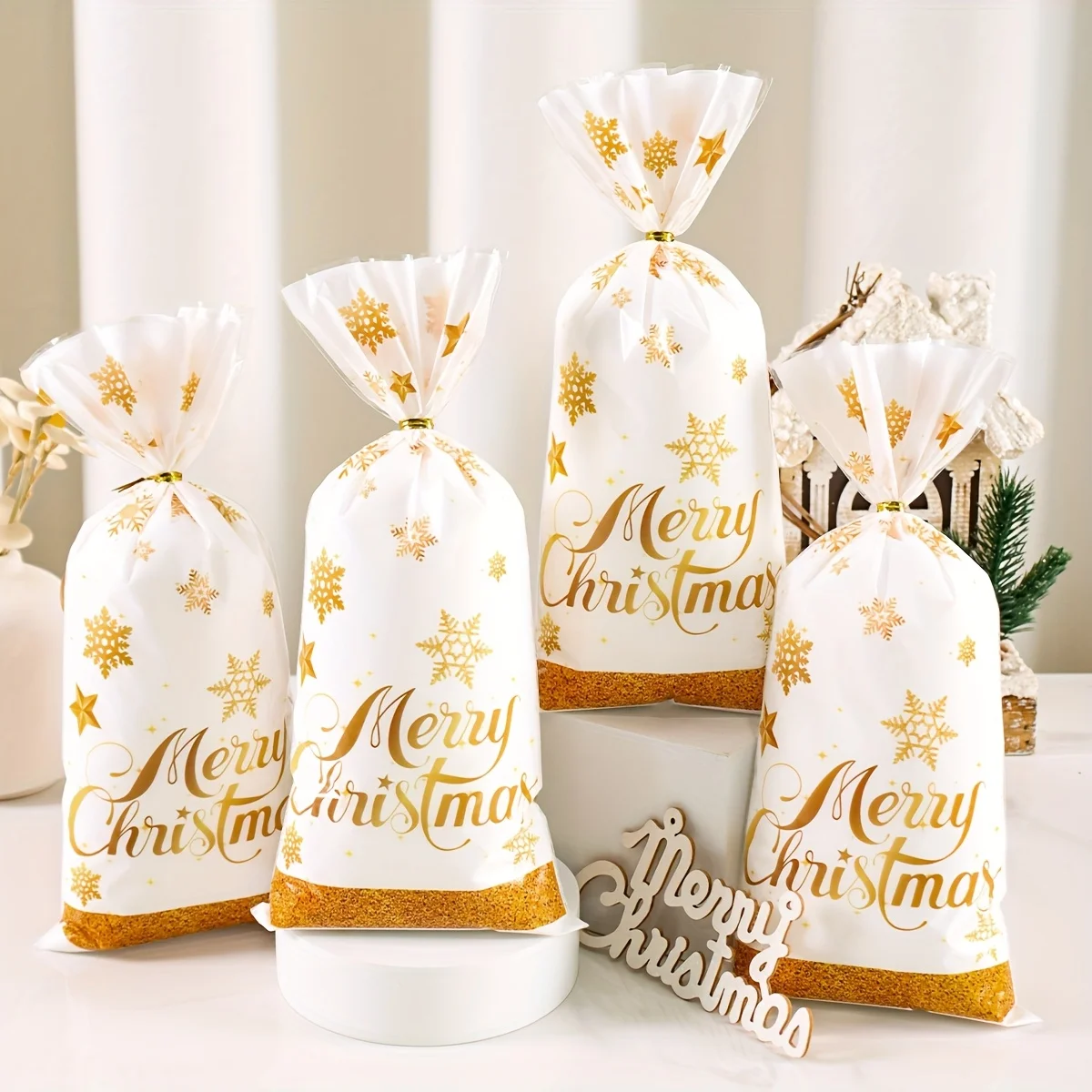 50/100 Stück weiße goldene Frohe Weihnachten Geschenktüten mit Twist Ties Kunststoff Schneeflocke Weihnachtsbehandlung Taschen Weihnachtsdekorationen