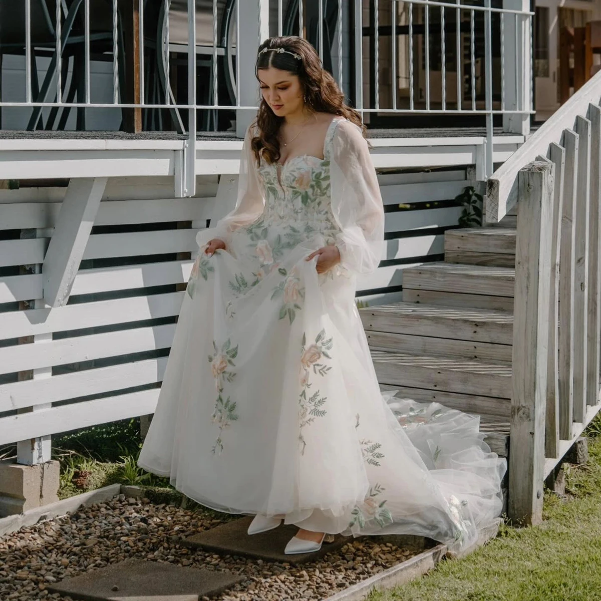 Vestidos de novia florales bordados con mangas largas abullonadas, vestido de novia con escote en forma de corazón con apliques personalizados de talla grande y cremallera