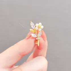 Fashion Style Girl Brooch Style Temperament Crystal Pearl Leaves Flower Anti Stray Light Brooch High-end Versatile Birthday Gift