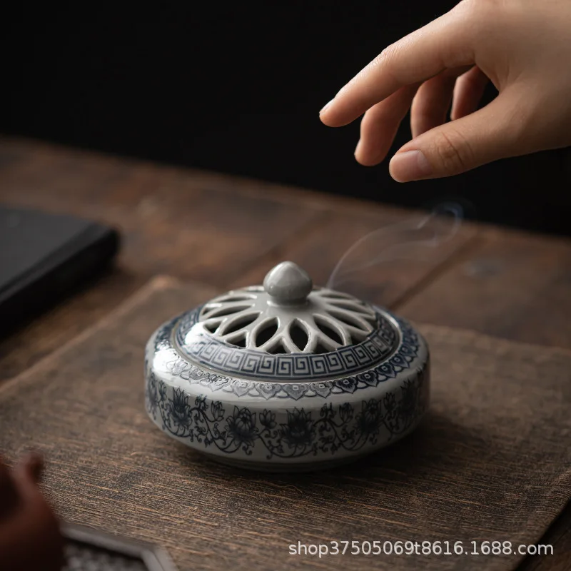 Blue and white porcelain incense burner creative blue and white porcelain incense burner