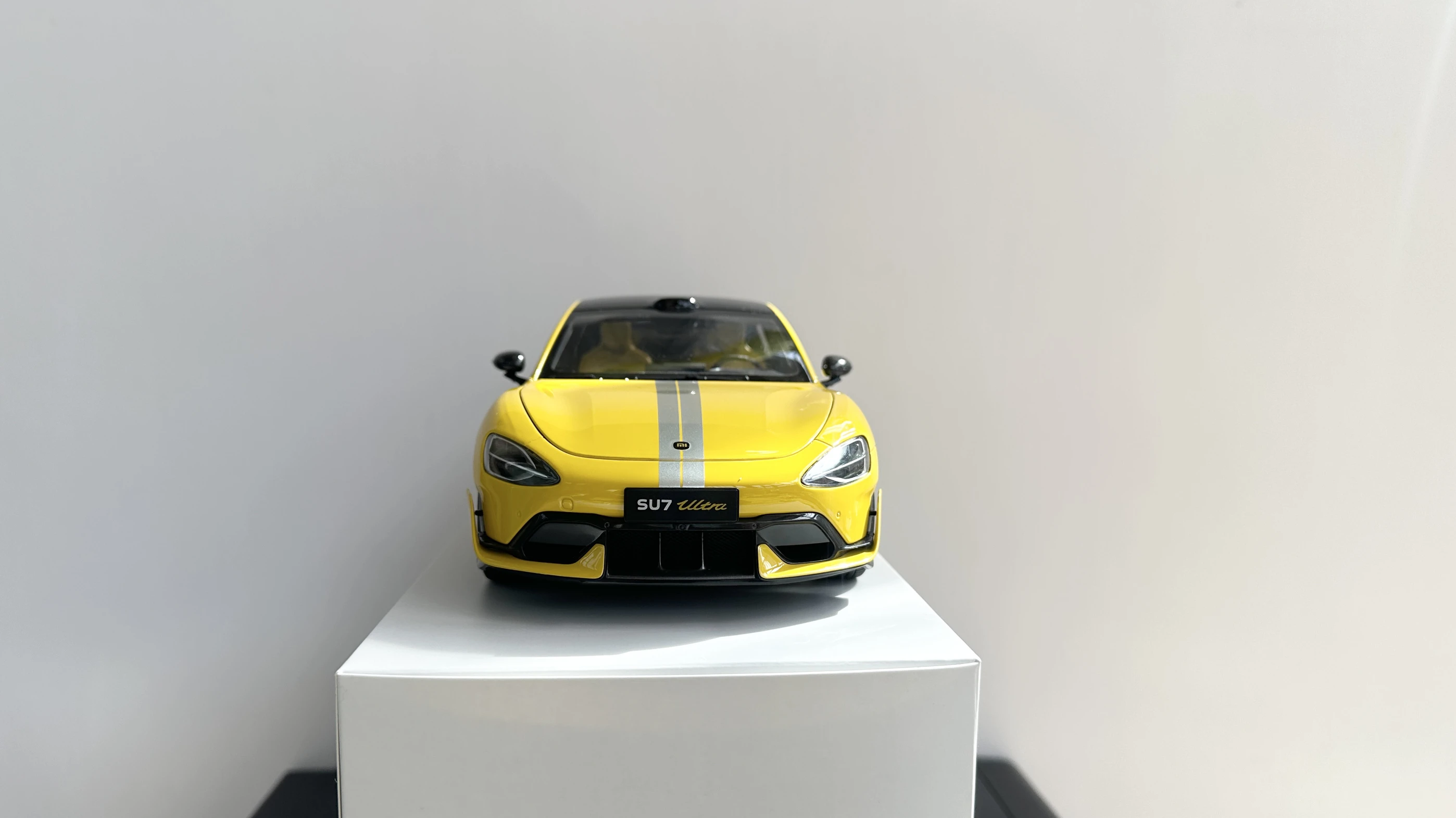 1:18 سبوت، نموذج سيارة Xiaomi Su7 Ultra، نموذج سيارة مصنوع من خليط معدني XIAOMI Xiaomi موديل سيارة أصلي