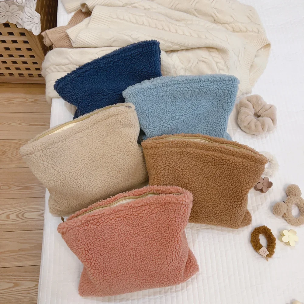 Soft Wool Travel Toiletry Bag Plush Cosmetic Pencil Case Makeup Pouch Bag Female Beauty Necesserie Brushes Organizer Clutch