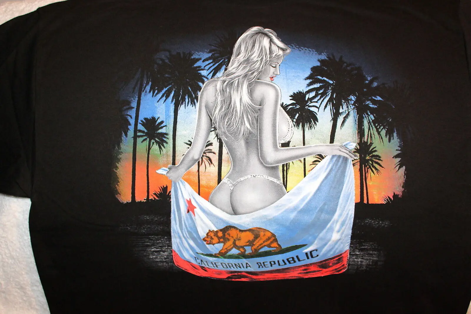 SEXY WOMAN CALIFORNIA REPUBLIC FLAG BEAR PALM TREES SUNSET T-SHIRT