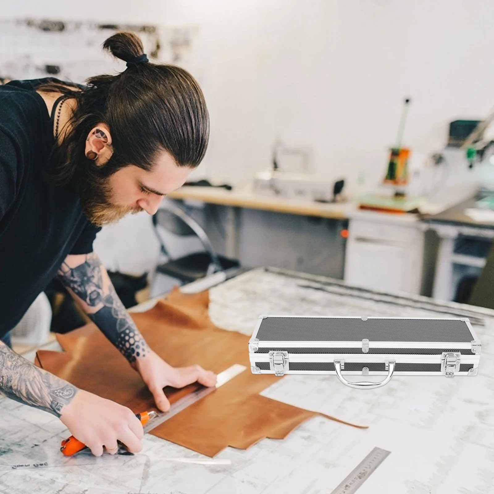 กล่องเครื่องมืออลูมิเนียมกล่องพลาสติกเครื่องมือที่ว่างเปล่าเคสพลาสติกแข็งกลางแจ้งพกพาสะดวกโลหะ