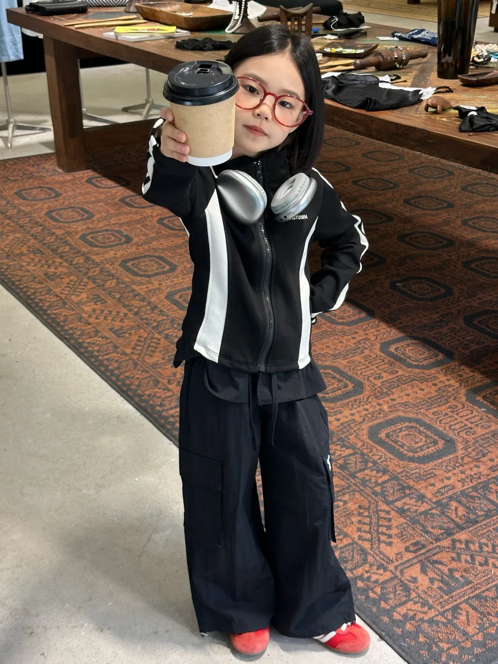 فتاة السراويل 2025 الخريف والشتاء ملابس الأطفال الجديدة فتاة طفل تصميم الشعور التطريز بنطال ذو قصة أرجل واسعة عادية بسيطة كل مباراة