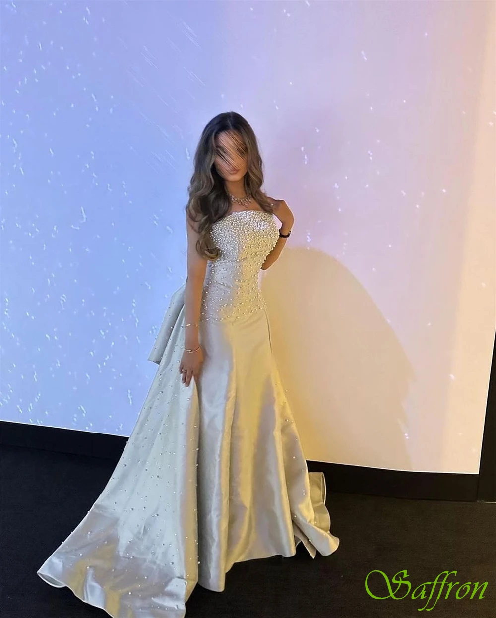 ที่กําหนดเองหรูหรา A-Line ชุดราตรีที่ไม่มีสายหนังซาตินอารมณ์และโอกาสพิเศษชุดอารมณ์หรูหราชุดปาร์ตี้