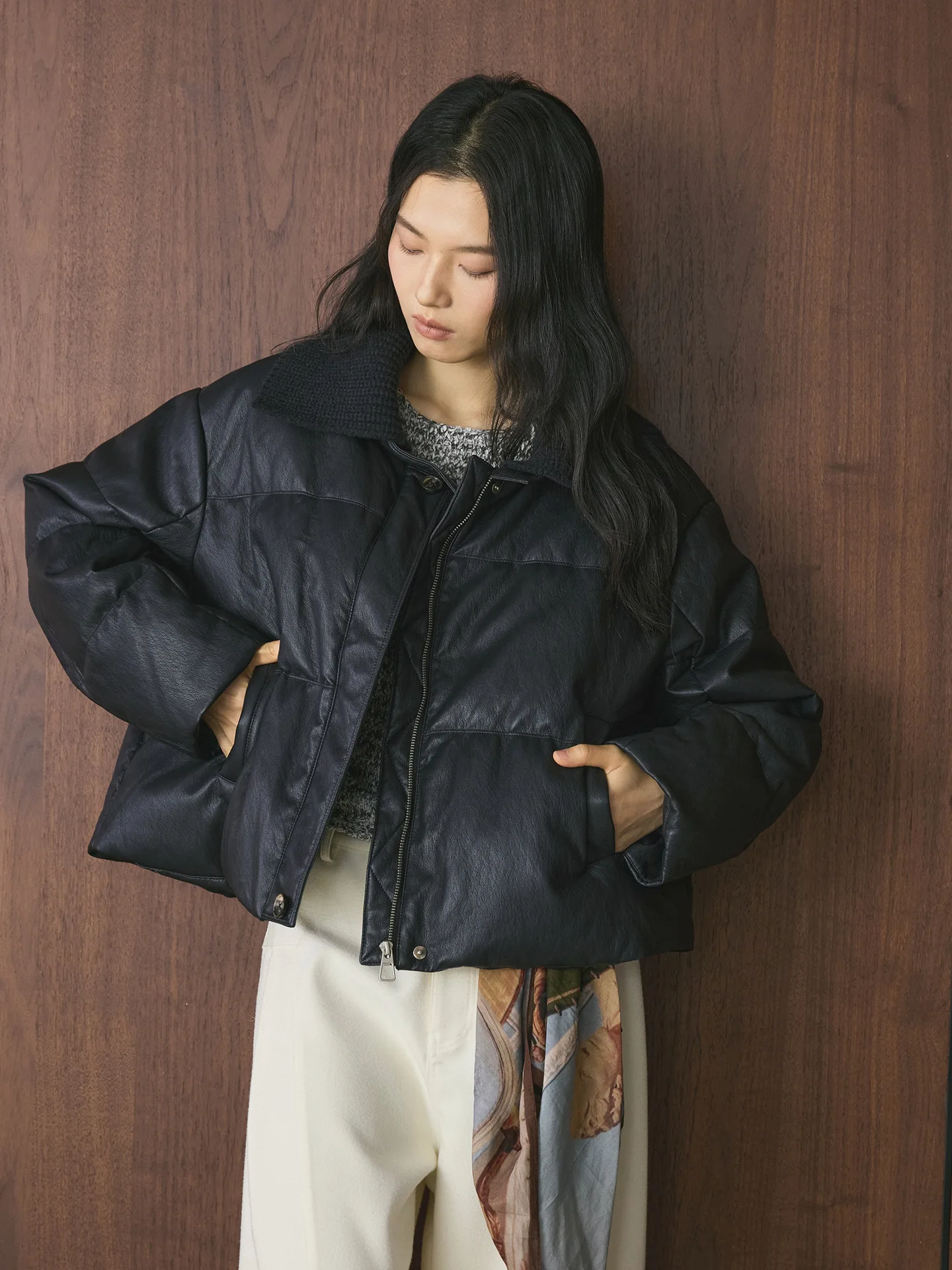 Winter neue koreanische Art modische Revers Spleißen PU-Leder weiße Entendaunen Daunenjacke, bequeme und warme Jacke für Frauen