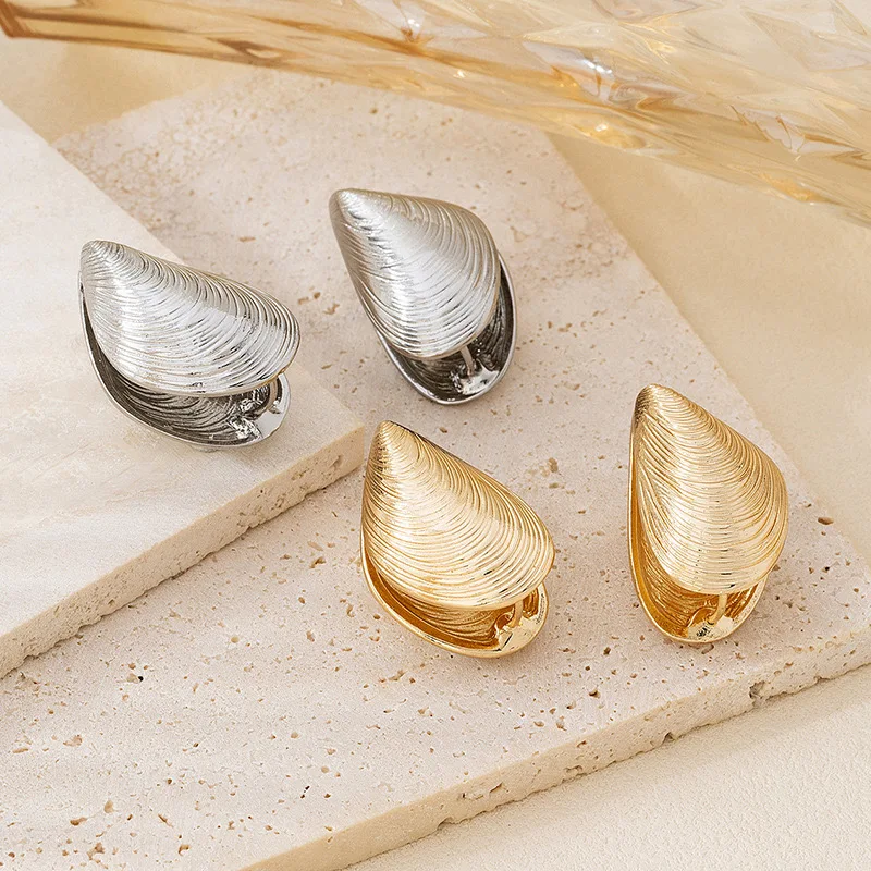 Vintage Metal Shell Stud Earrings for Women Punk Silver Color Texture Geometric Irregular Ear Buckle Jewelry Party Gift